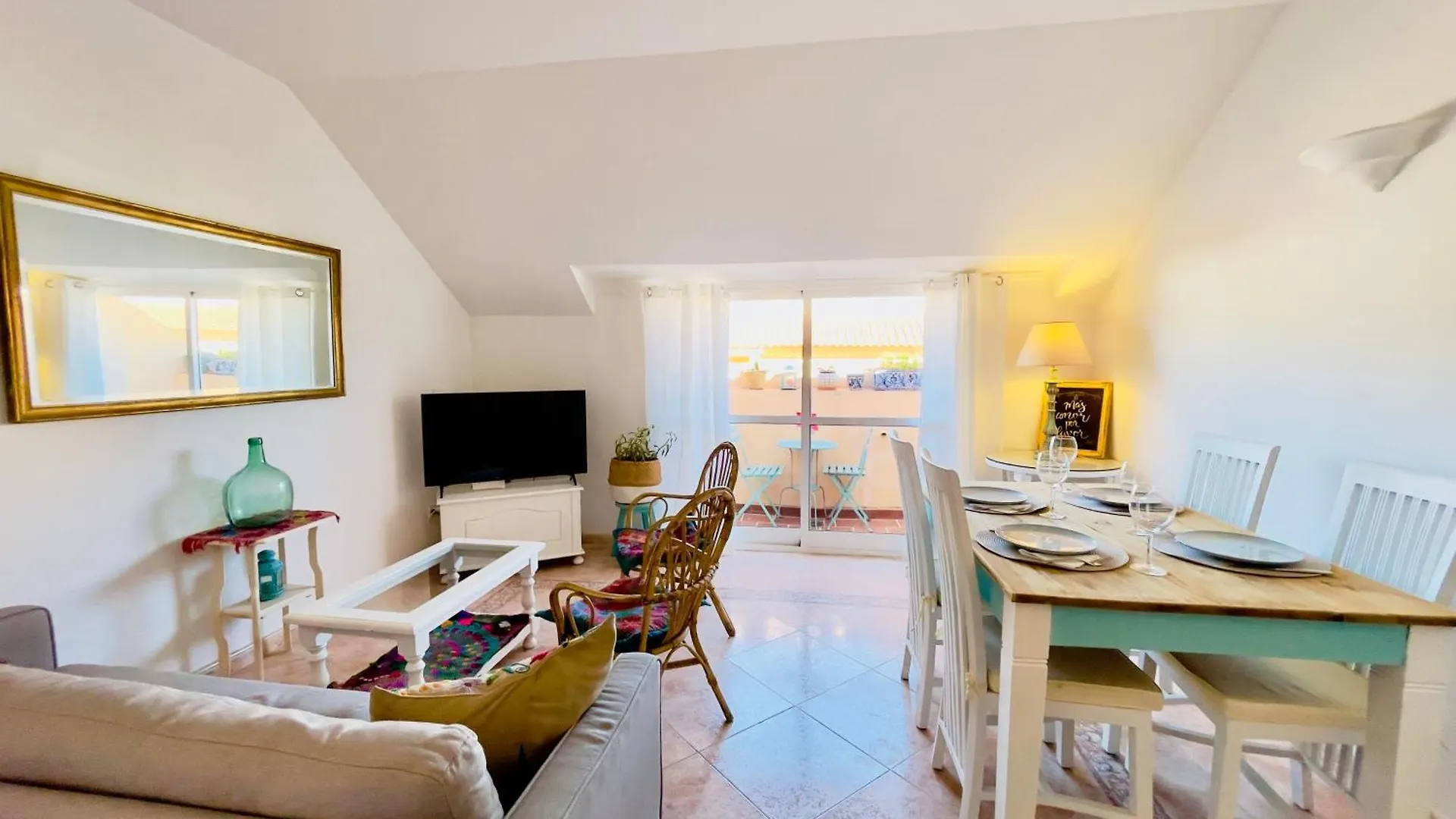 Superhosts Suites Mijas Fuengirola 0*,